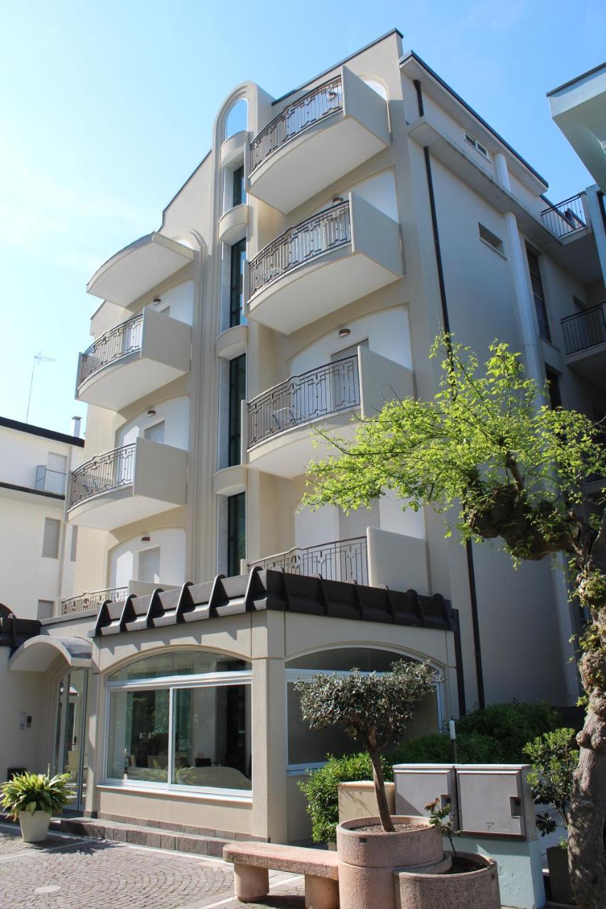 Hotel Ivana Misano Adriatico Exterior foto